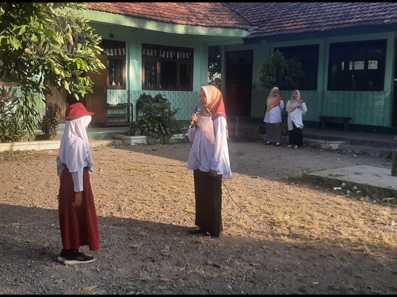 UPACARA BENDERA DI SD ISLAM NURUL MANSHUR TEKANKAN PENTINGNYA KEDISIPLINAN DAN TANGGUNG JAWAB