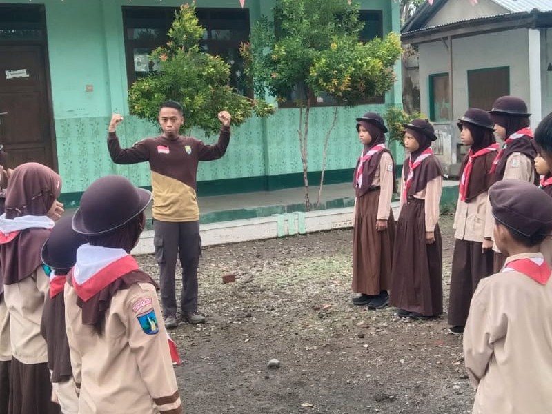 SD ISLAM NURUL MANSHUR_ Kegiatan Latihan Pramuka diikuti dengan antosias