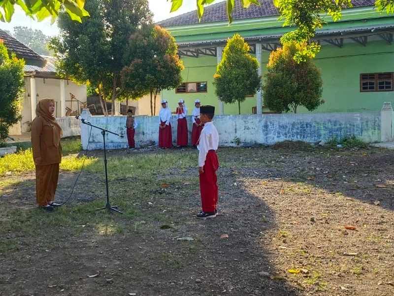 SD ISLAM NURUL MANSHUR_PELKASANAAN UPACARA